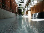Marzysz o dekoracyjnym betonie w domu, sklepie czy galerii? Formatiq.pl to ekspert w dziedzinie samorozlewnych posadzek dekoracyjnych i przemysłowych, dobre ceny i dobra jakość produktów do wykonania podłóg betonowych, posadzka dekoracyjna z betonu